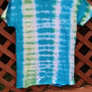 Tie-die T-Shirt Fruit of the Loom Size Med blue and green